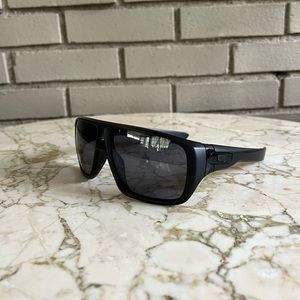 Oakley Dispatch aviator sunglasses